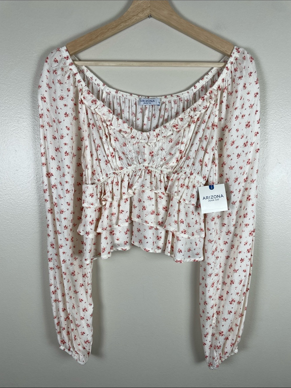 Arizona Jean Company Cream Cropped Floral Peasant Top. Small